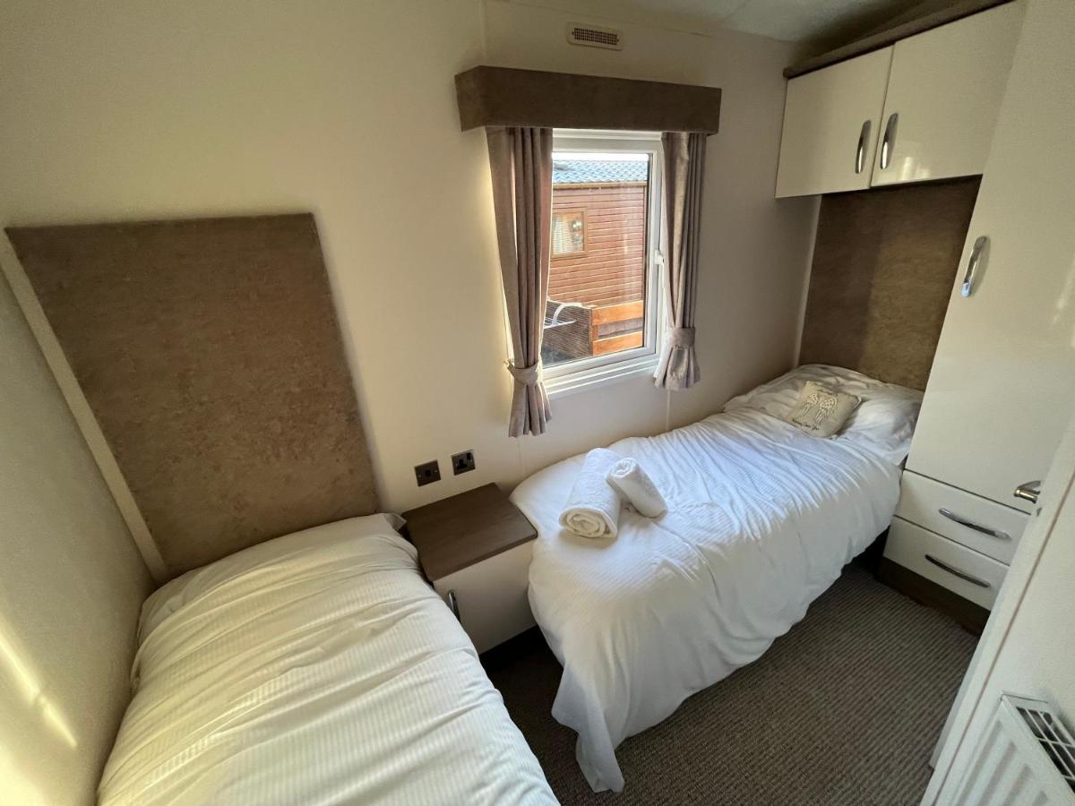 Hazel Oaks, Beautiful Lodge With Hot Tub - Sleeps 6 - Felmoor Park Morpeth Eksteriør billede