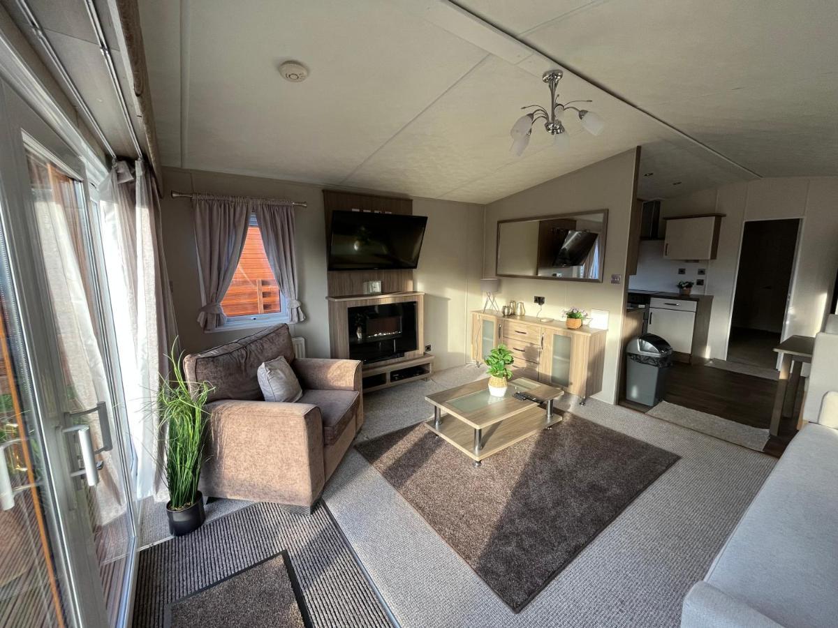 Hazel Oaks, Beautiful Lodge With Hot Tub - Sleeps 6 - Felmoor Park Morpeth Eksteriør billede