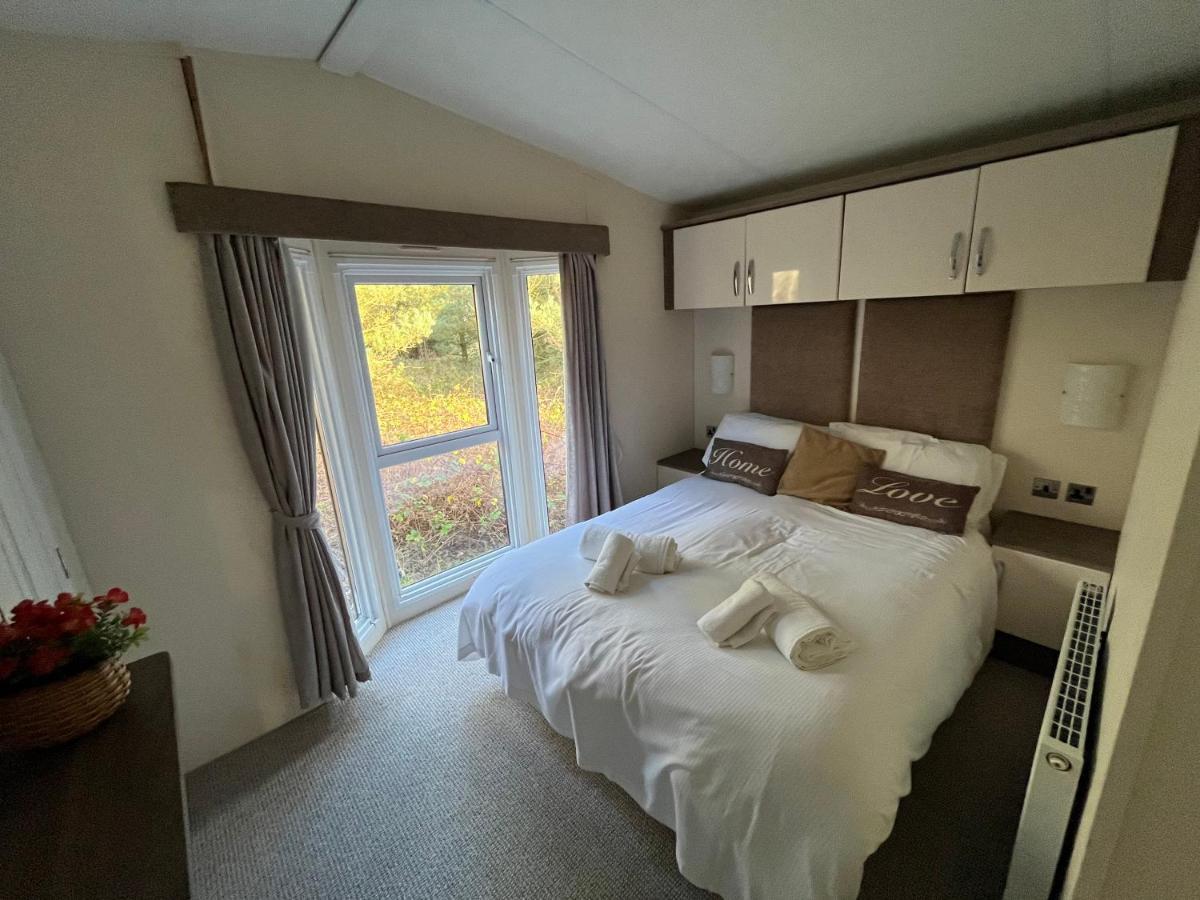 Hazel Oaks, Beautiful Lodge With Hot Tub - Sleeps 6 - Felmoor Park Morpeth Eksteriør billede