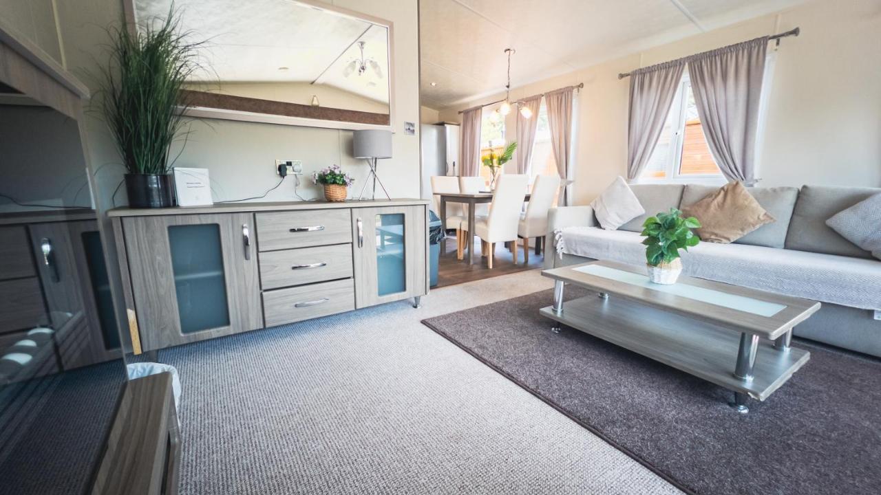 Hazel Oaks, Beautiful Lodge With Hot Tub - Sleeps 6 - Felmoor Park Morpeth Eksteriør billede