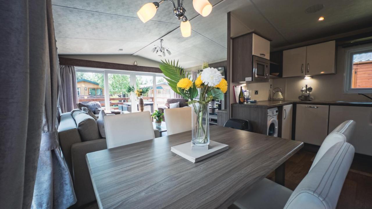 Hazel Oaks, Beautiful Lodge With Hot Tub - Sleeps 6 - Felmoor Park Morpeth Eksteriør billede