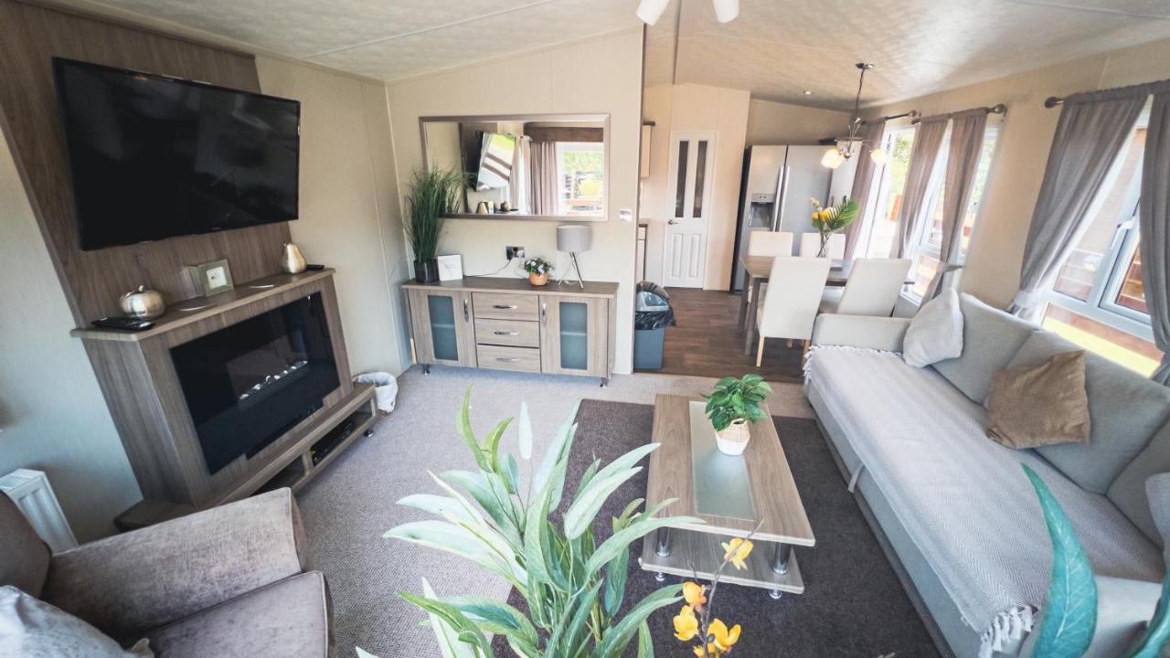 Hazel Oaks, Beautiful Lodge With Hot Tub - Sleeps 6 - Felmoor Park Morpeth Eksteriør billede