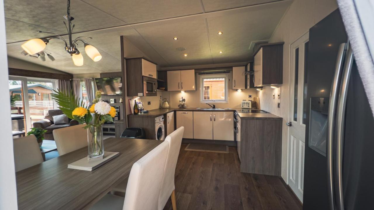 Hazel Oaks, Beautiful Lodge With Hot Tub - Sleeps 6 - Felmoor Park Morpeth Eksteriør billede
